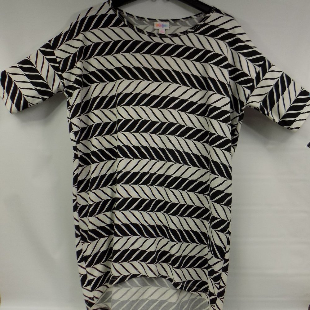 LuLaRoe Irma Black/White Print Tunic Top Size Small